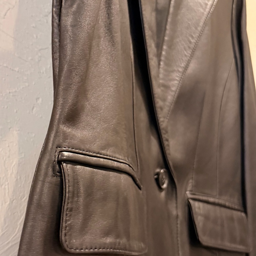 Preston & York Black Leather Women's Jacket
Vintage blazer - Picture 5 of 16